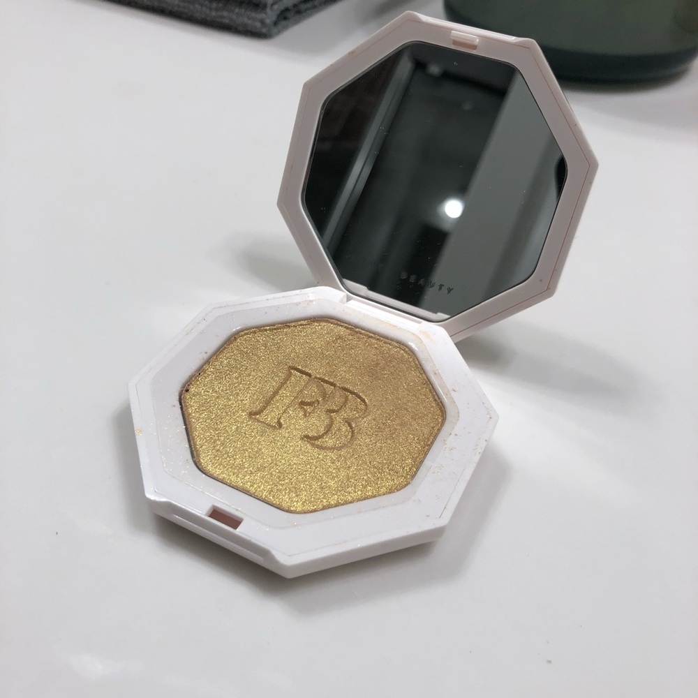 Fenty Beauty Trophy Wife Highlighter
